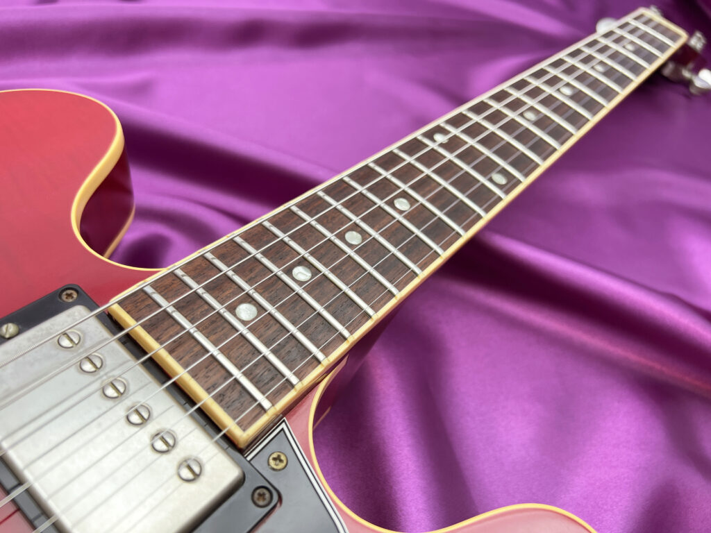 鳥取県倉吉市より、Gibson ES-335 Cherry 1999年製 セミアコギターを ...